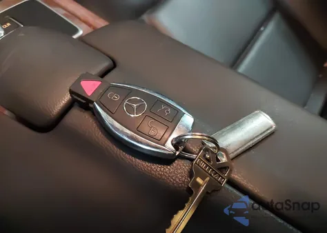 2013 Mercedes-Benz E 350 4Matic z USA, uszkodzony, nr VIN WDDHF8JB9DA742239